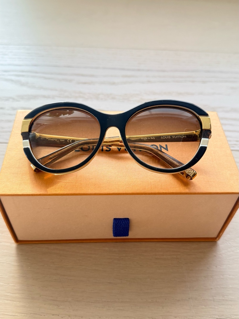 Louis Vuitton Black and Gold Oversized Round Women's Sunglasses